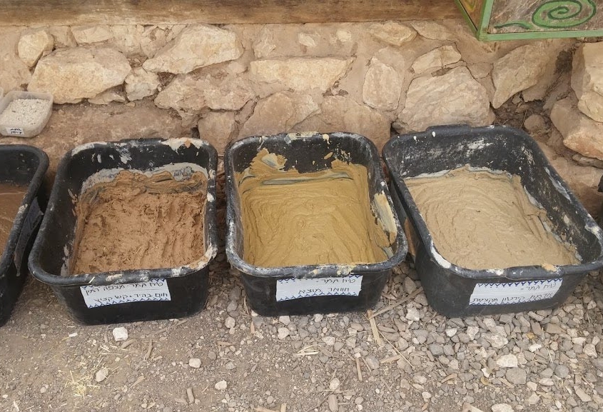 צבעי אדמה לטיח