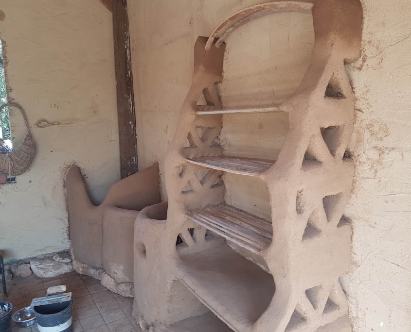 רהיטי אדמה מלאכות